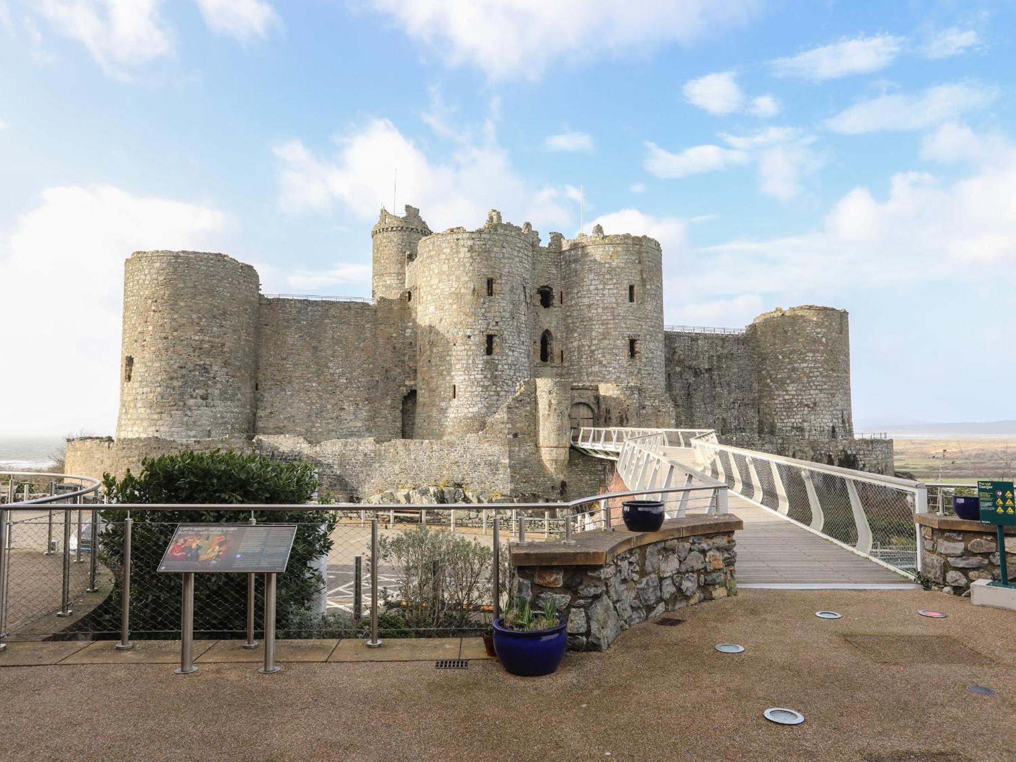 Harlech Apartments - Efnisien Exteriér fotografie