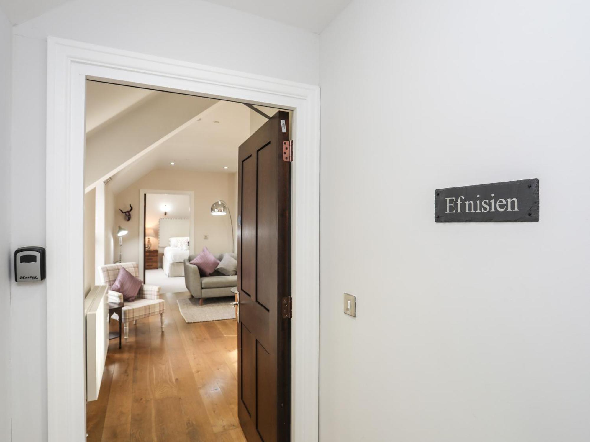 Harlech Apartments - Efnisien Exteriér fotografie